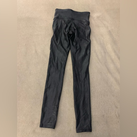 Spanx Womens Faux Leather Leggings Size Medium Black Shimmery Shiny Stretch - Picture 3 of 9